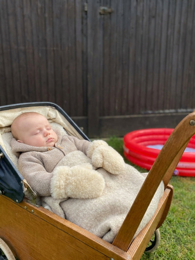 Alpaka-Fäustlinge für Babys im Kinderwagen