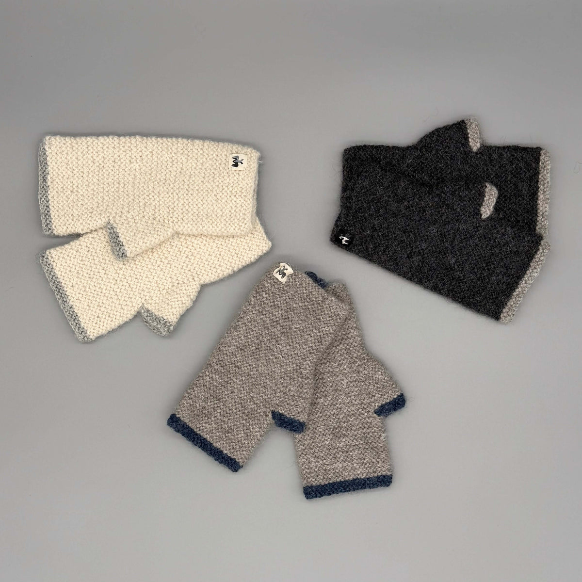 Baby-Alpaka Pulswärmer in Anthrazit-Grau, Grau-Blau und Weiß-Grau