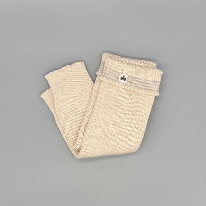 Alpaka Stulpen aus 100% Baby-Alpakawolle in Beige, weich und warm für die Beine, ideal für kalte Tage.
