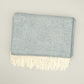 Alpaka Wohndecke aus 100% Baby-Alpakawolle mit Diamantmuster in Grau und Blau
