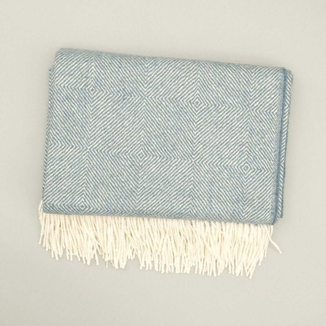 Alpaka Wohndecke aus 100% Baby-Alpakawolle mit Diamantmuster in Grau und Blau