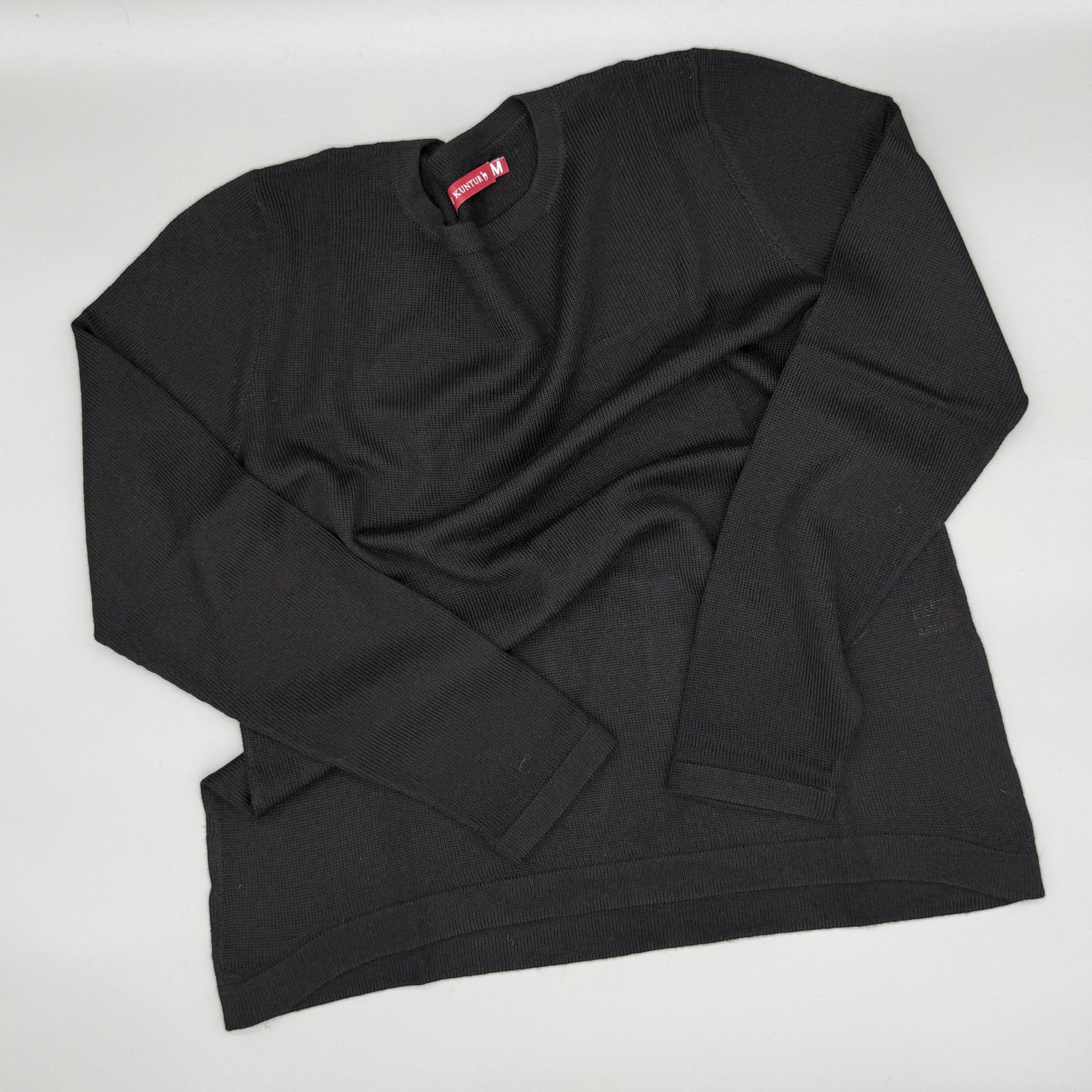 Alpaka Pullover Damen in Schwarz aus 100% Baby-Alpakawolle, edler und weicher Strickpullover.