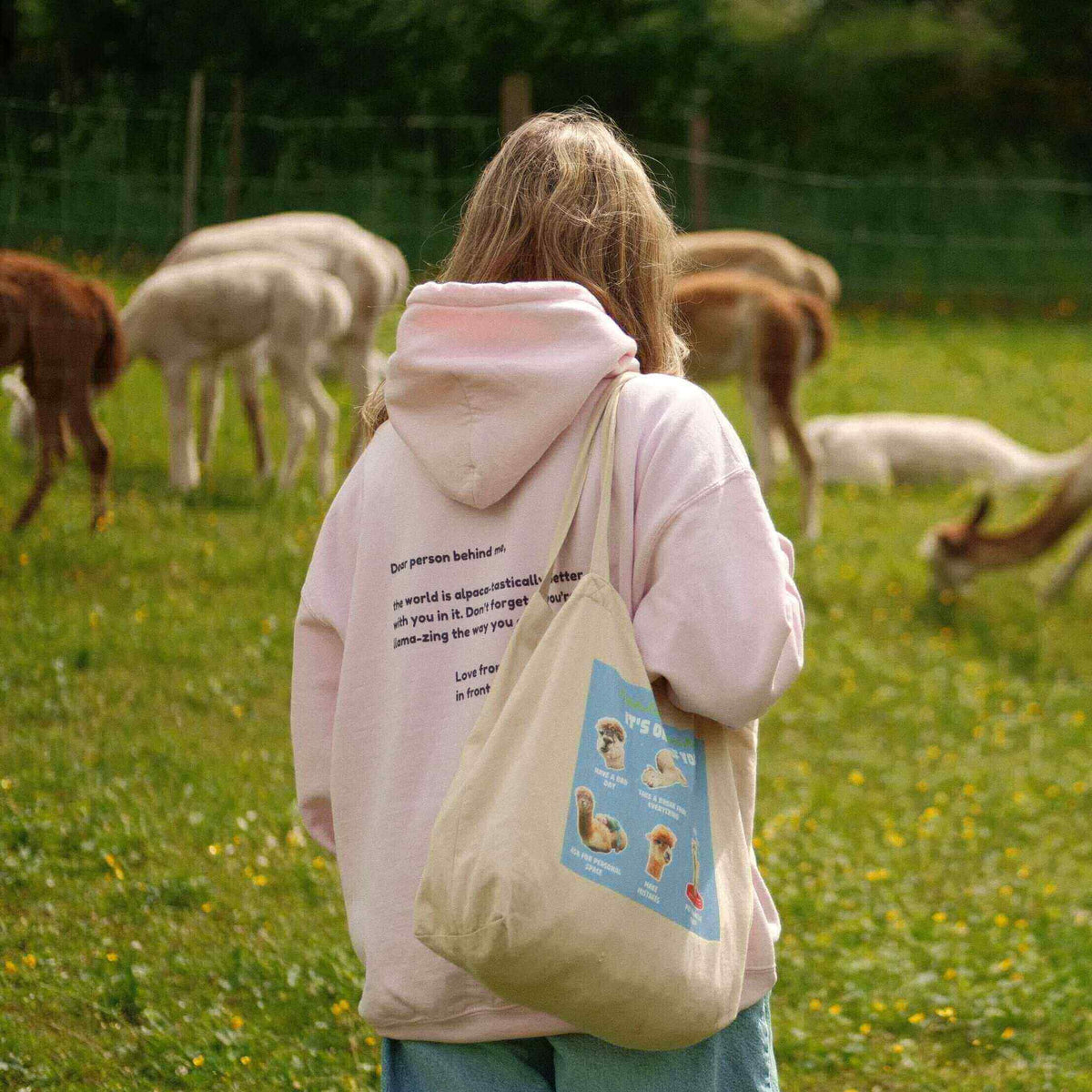 Hoodie mit Mental Health Statement für mehr Aufmerksamkeit und Selbstliebe