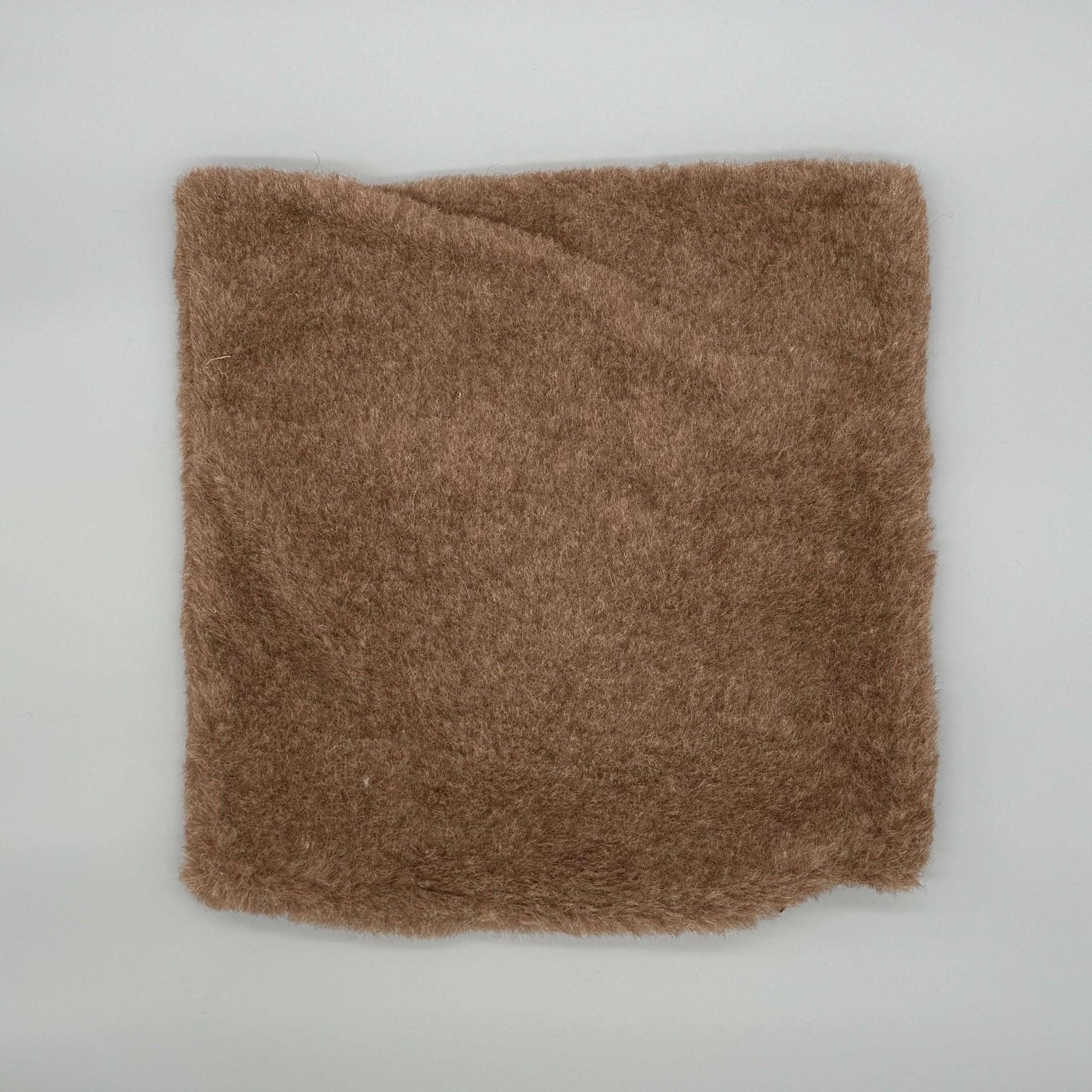 Alpaka Zierkissen 40x40 cm aus Alpakawolle in Braun, weich und gemütlich, ideal für Dekoration.