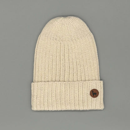 Alpaka Mütze aus Baby-Alpakawolle in Weiß, hochwertige Beanie für Damen und Herren, weich und wärmend.