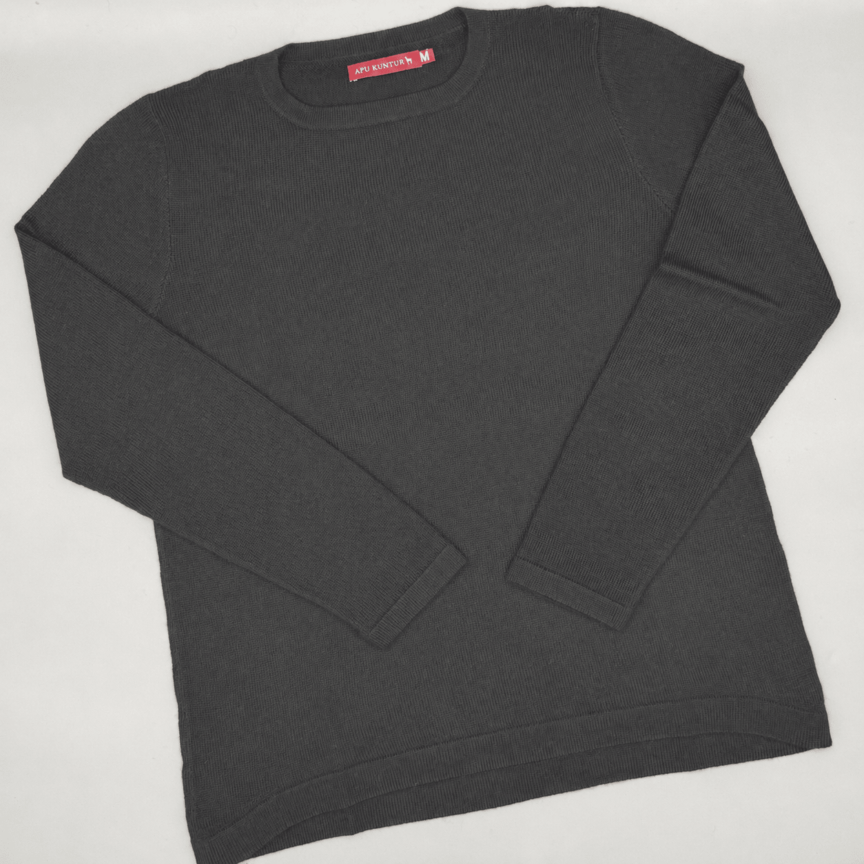 Alpaka Pullover Damen in Schwarz, eleganter Damenpullover aus 100% Baby-Alpakawolle, weich und atmungsaktiv.