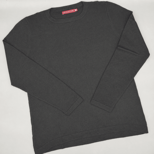 Alpaka Pullover Damen in Schwarz, eleganter Damenpullover aus 100% Baby-Alpakawolle, weich und atmungsaktiv.