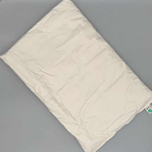 Natürliches Flachkissen Alpakawolle in neutraler Farbe, ideal für ein ausgeglichenes Schlafklima.