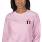 Niedlicher Unisex Pullover mit Alpaka Stickerei kaufen in Rosa, mit zwei Alpaka-Emojis und Herzmotiv.