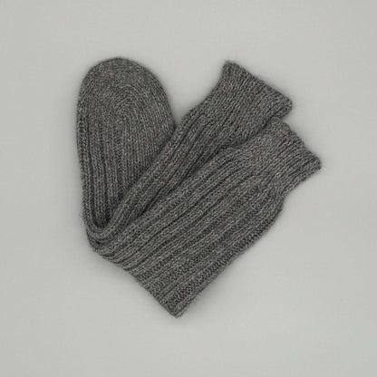 Dicke Alpaka Stricksocken in Grau, beste Socken für kalte Füße, ideal für warme und komfortable Füße.