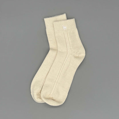 Dicke Alpaka Socken in Beige, ideal für kalte Jahreszeiten, aus 52% Alpakawolle, perfekt als Bio Alpaka Socken.