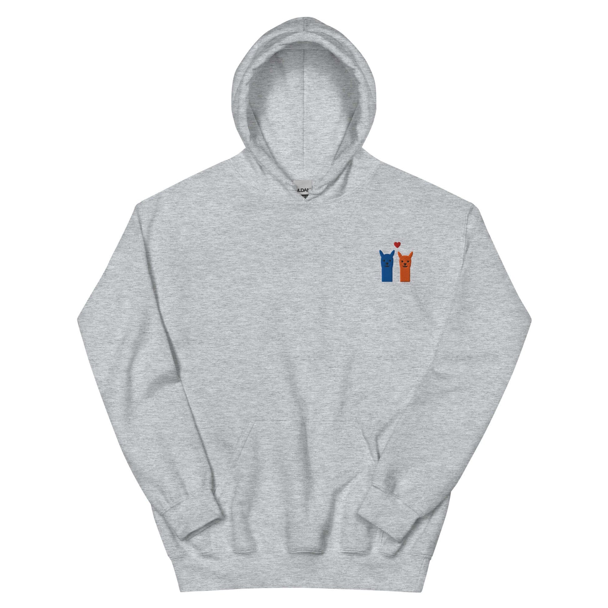 Niedlicher Alpaka Hoodie mit besticktem Motiv, grauer Hoodie mit gestickten Alpakas und Herz auf der Vorderseite.