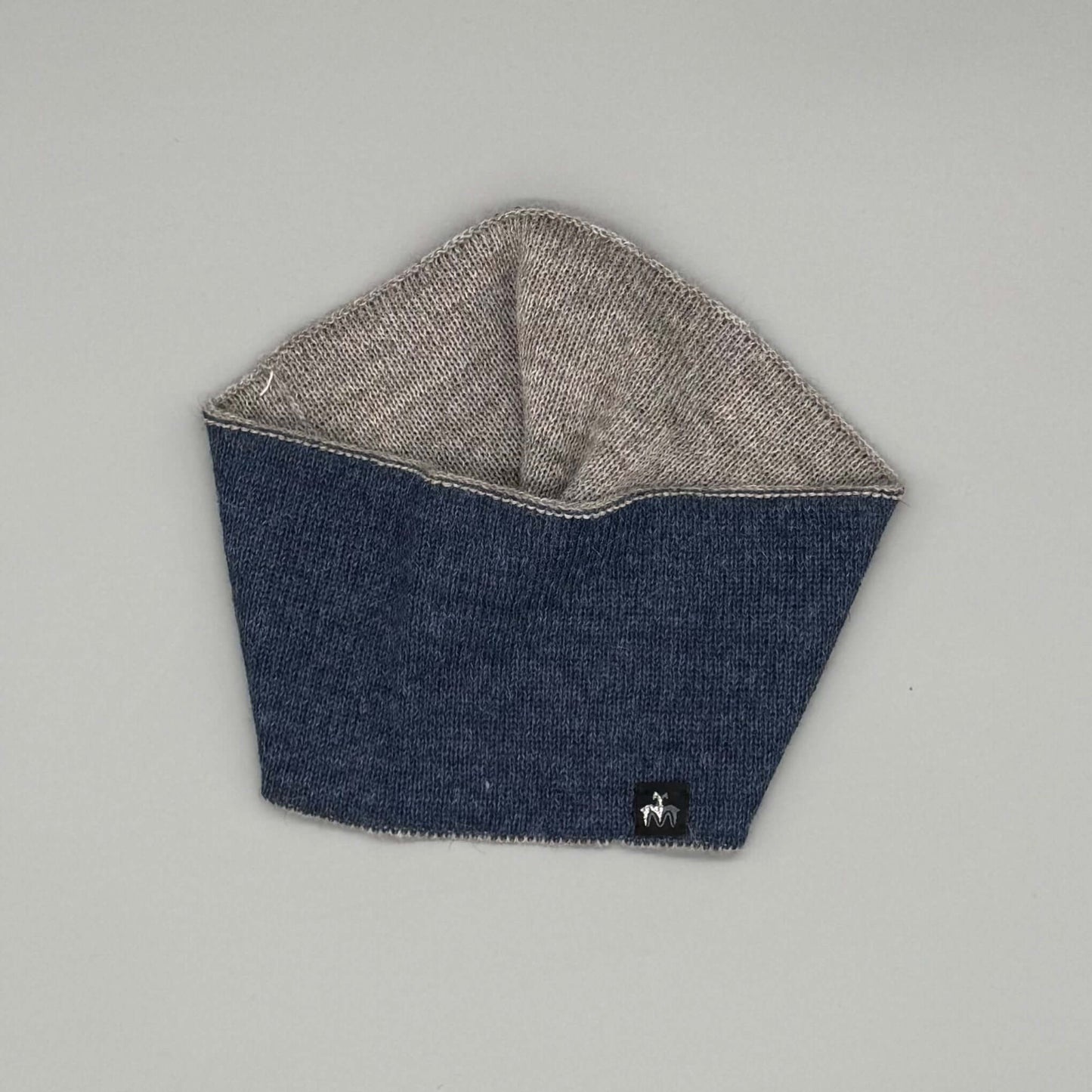 Alpaka Stirnband – 2-farbiges Wendestirnband aus 100% Babyalpaka Wolle in Blau und Beige.