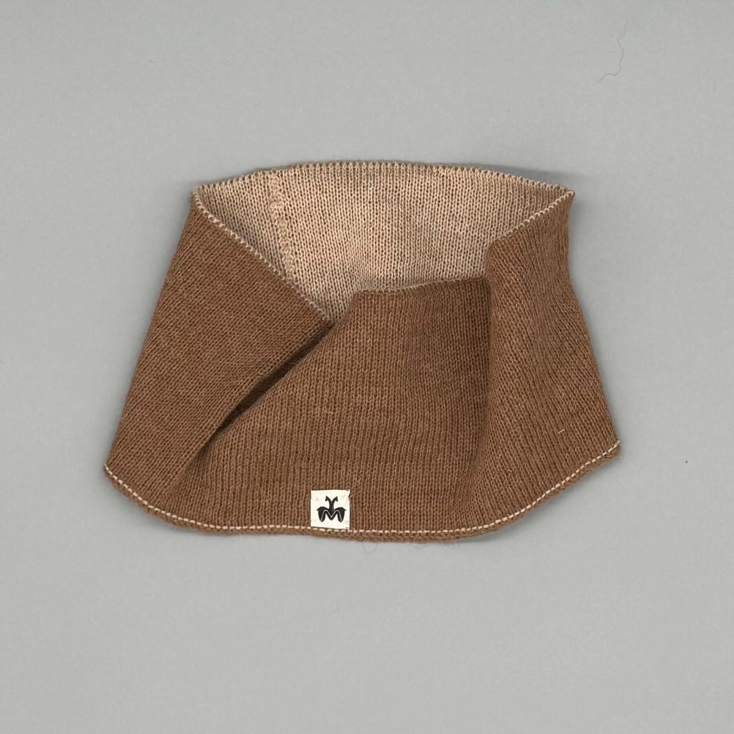 Alpaka Stirnband – 2-farbiges Wendestirnband aus 100% Babyalpaka Wolle in Braun.