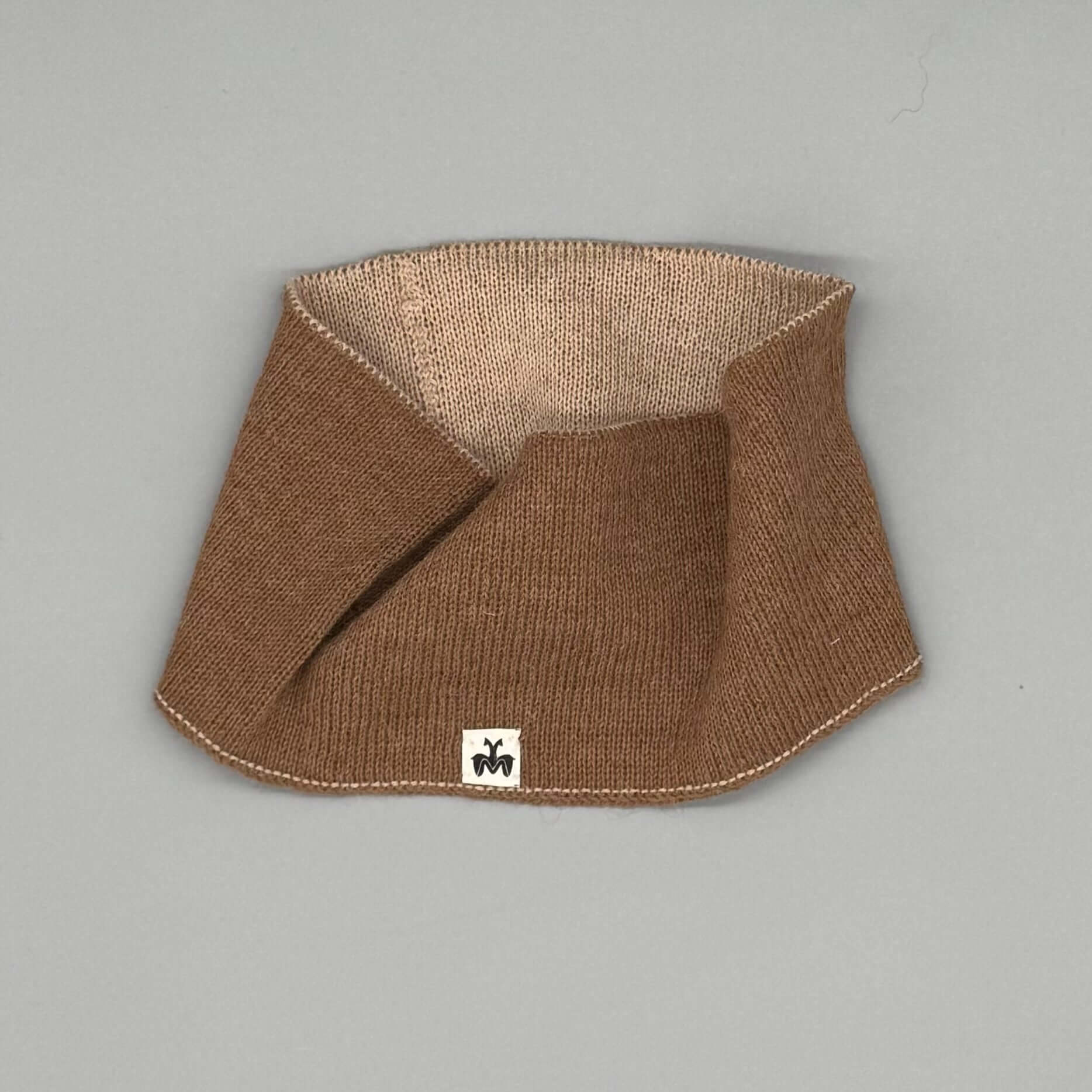 Alpaka Stirnband – 2-farbiges Wendestirnband aus 100% Babyalpaka Wolle in Braun.