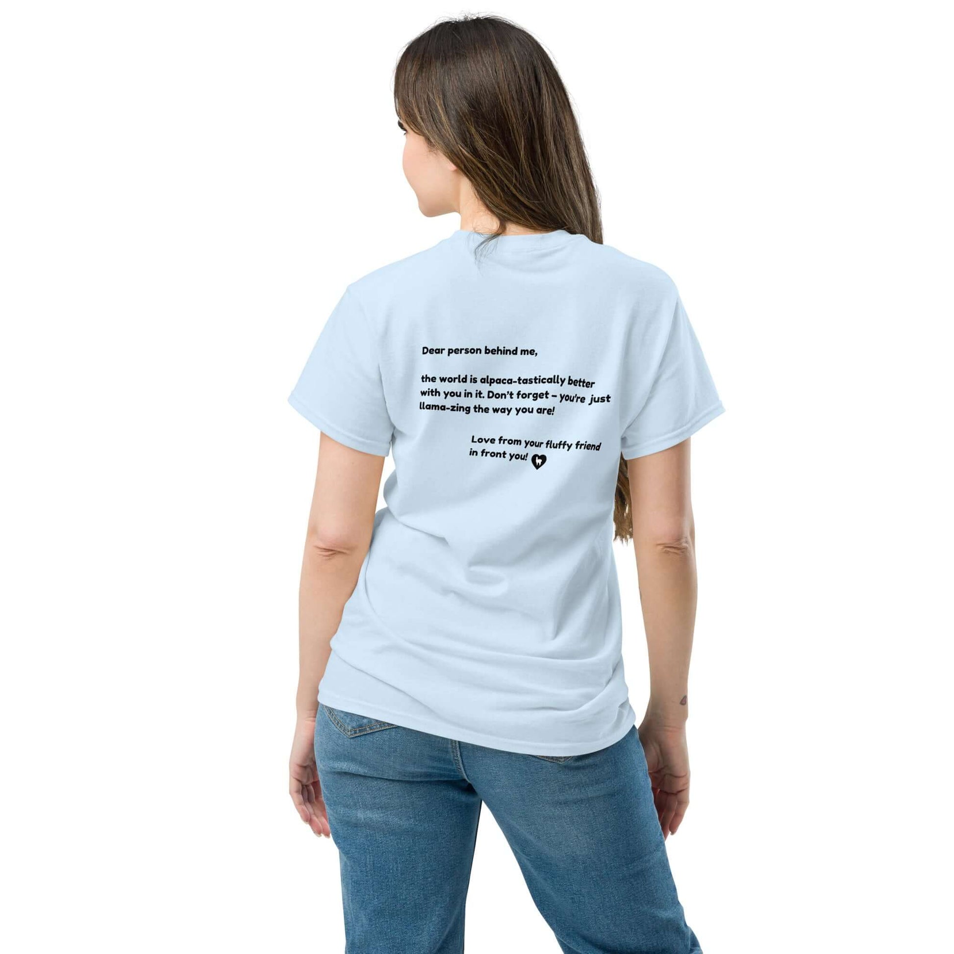 Helles Selbstliebe T-Shirt mit Rückenaufdruck "Dear person behind me..." für Selbstwert und mentale Gesundheit.