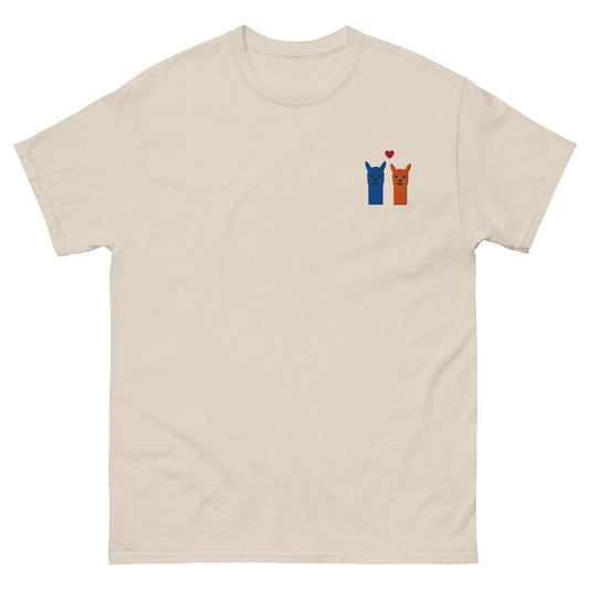 Alpaka T Shirt bestickt mit zwei niedlichen Alpakas und Herzmotiv, perfektes Geschenk für Alpaka-Fans.