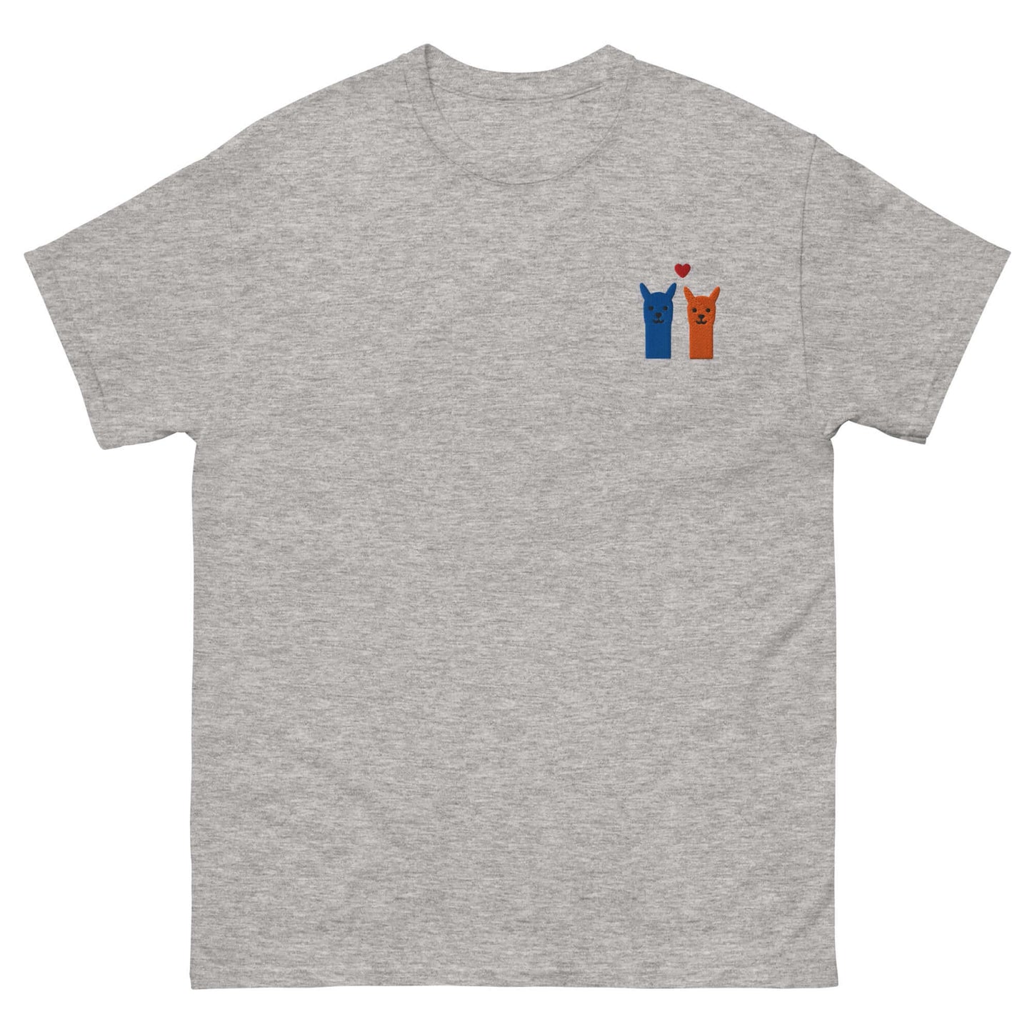 Alpaka T Shirt bestickt – süßes Alpaka Motiv mit Herz auf grauem T-Shirt.