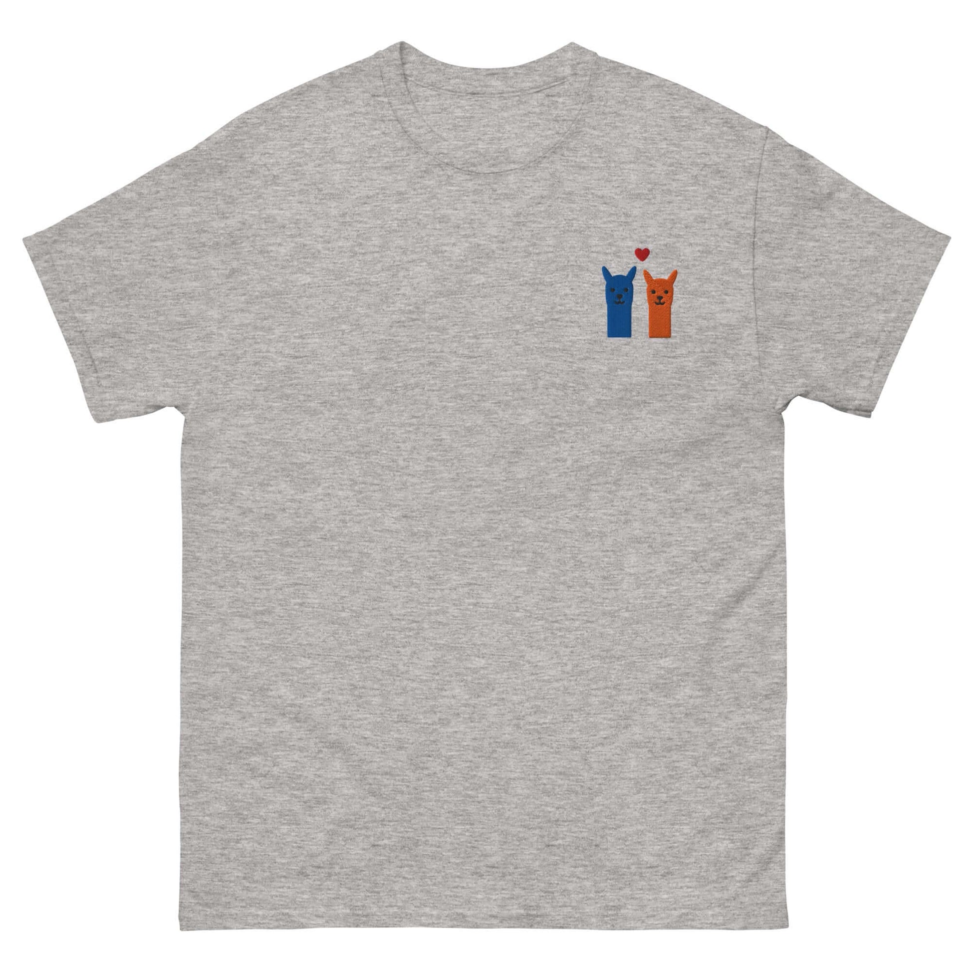 Alpaka T Shirt bestickt – süßes Alpaka Motiv mit Herz auf grauem T-Shirt.