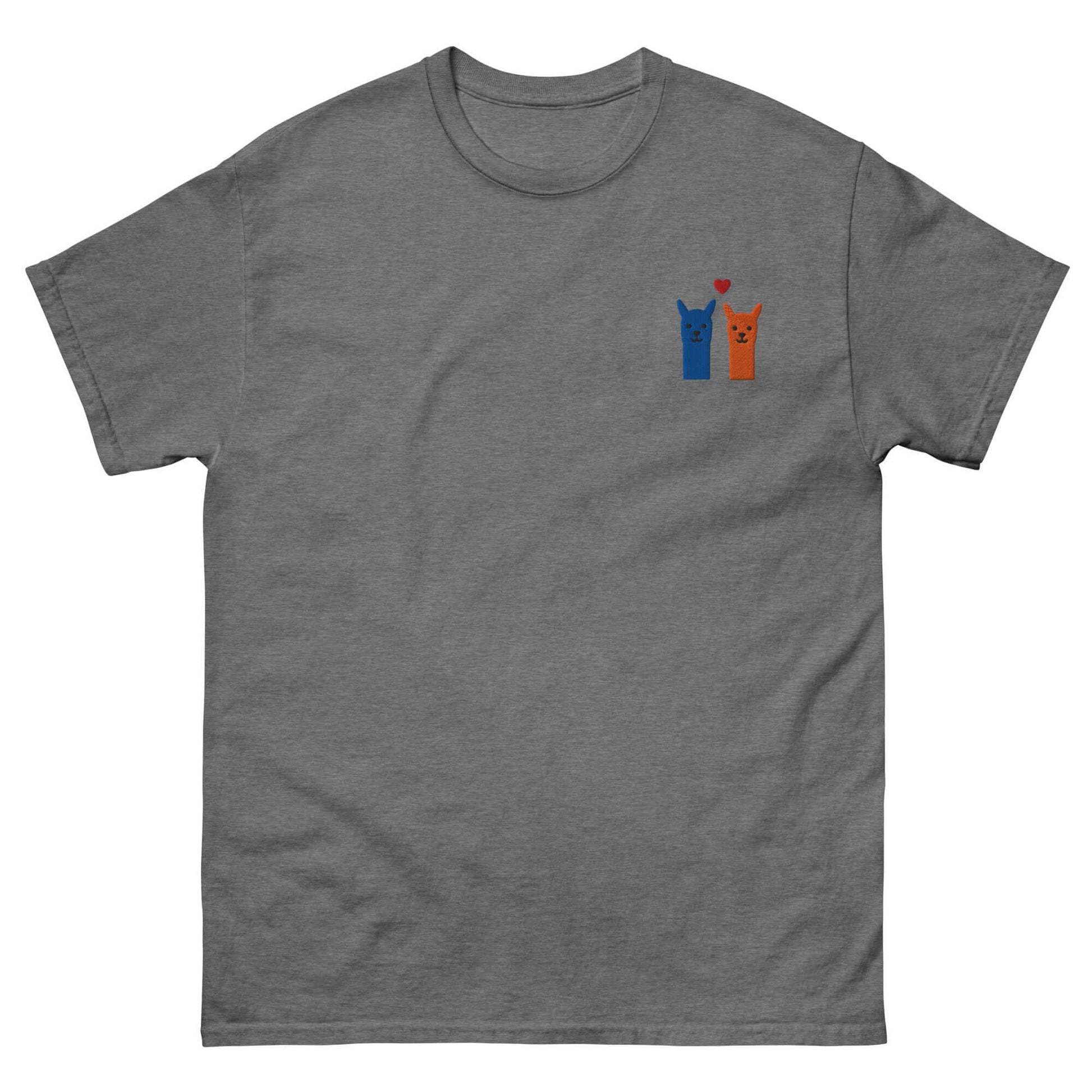 Alpaka T Shirt bestickt mit zwei niedlichen Alpakas und Herzmotiv auf grauem Hintergrund.