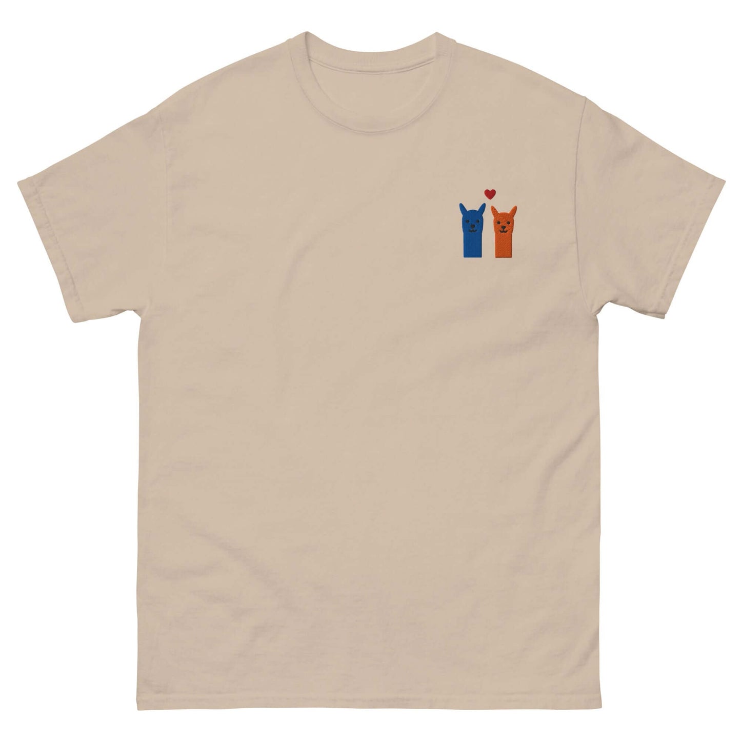 Alpaka T Shirt bestickt mit niedlichen Alpakas und Herzmotiv, perfektes Geschenk für Alpaka-Fans.