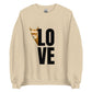 Alpaka Pullover LOVE mit Alpaka Franzl Motiv und großem LOVE Schriftzug auf beigem Hintergrund.